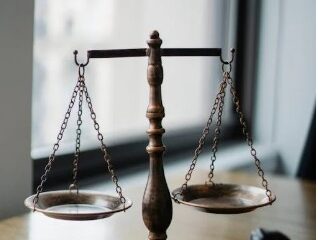 Kilas Balik Asas Hukum Acara Pidana dalam KUHAP: Pilar Keadilan yang Perlu Dipahami
