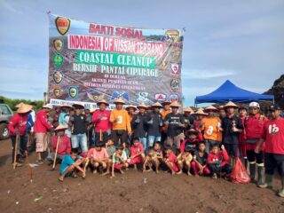 Gotong Royong IONT dan Warga Ciparage Hasilkan Pantai Yang Lebih Bersih dan Edukasi Generasi Muda
