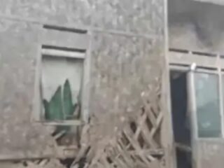 Kondisi Memprihatinkan Rumah Nyaris Roboh di Karawang, Respons Kepala Desa Dipertanyakan