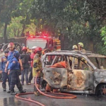 Mobil-dirusak-massa-di-Depok