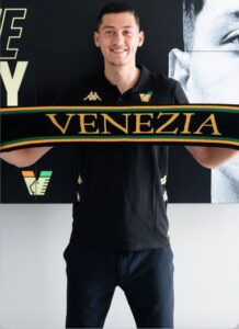 Inter Milan Memperlihatkan Minat Serius Terhadap Jay Idzes, Venezia FC Menetapkan Harga Transfer Tinggi