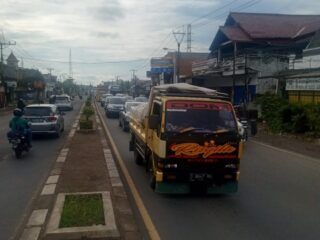 Pantauan Lalu Lintas Jalur Pantura Arah Jawa Tengah Padat Merayap, Pemudik Pilih H+2 Lebaran