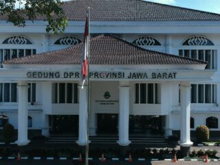 Fraksi PDIP Walk Out Dalam Rapat Paripurna DPRD Jabar, Tuntut Klarifikasi Gubernur Dedi Mulyadi