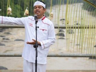 "Dedi Mulyadi Tanggapi Santai Kritik 'Bapak Tiri' Warga Cirebon Soal Jalan Rusak"