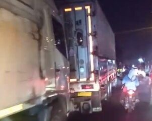 Aksi Licik 'Pak Ogah' Picu Kemacetan Panjang di Jatisari, Nyaris Telan Korban