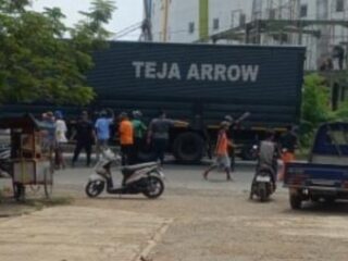 Kecelakaan Maut di Karawang Barat, Pengendara Motor Tewas Terlindas Truk