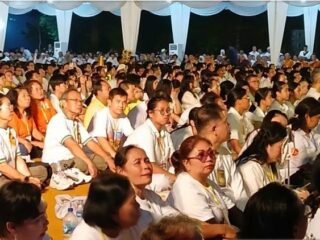 Ribuan Umat Buddha Khidmat Ikuti Detik-Detik Waisak di Candi Borobudur