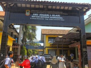 Kepala Sekolah SMPN 1 Klari Bantah Tegas Tudingan "Jalur Belakang" PPDB, Pastikan Transparansi Penuh!