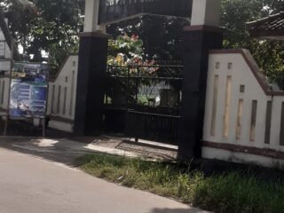 Dugaan Pelanggaran PP Nomor 17 Tahun 2010: Orang Tua Murid SMPN 1 Purwasari Keluhkan Pemaksaan Pembelian Seragam dan LKS