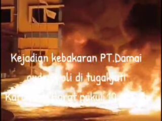 KEBAKARAN HEBAT MELANDA GUDANG OLI PT. DAMAI DI KARAWANG