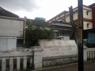 Polemik "Kadeudeuh" Karawang, Antara Hak Purna Bakti dan Distorsi Narasi Publik