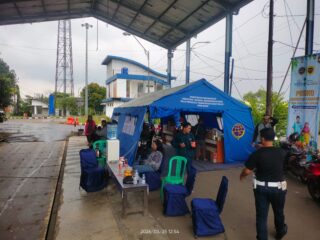 Pelayanan Humanis di Pos PAM Jatisari, Dishub Karawang Sambut Pemudik dengan Hangat