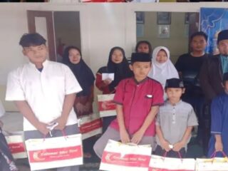 ​Wujud Syukur Kelahiran Tinta Merah Net, Pemred Santuni Anak Yatim di Rengasdengklok