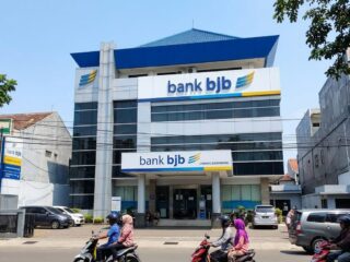 HANTAMAN TSUNAMI SKANDAL: Bank BJB Karawang Terancam Lumpuh Akibat Pelayanan "Bobrok" dan Dugaan Penjarahan Aset!