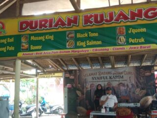 Silaturahmi Penuh Kehangatan, Ayah Guru Syaiful Karim Sambangi Kediaman Owner Durian Kujang di Ciamis