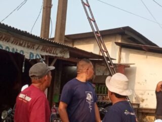 Sinergi Pemerintah Desa Mekarwangi Optimalkan Infrastruktur Penerangan Jalan Umum