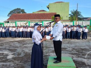 Sabet Prestasi di Tasikmalaya Karate Open 2026, Siswi MTsN 9 Ciamis Raih Apresiasi Spesifik dari Kepala Madrasah