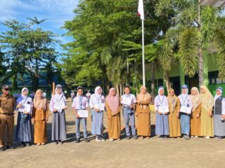 Tepuk Tangan Meriah Iringi Penyerahan Penghargaan Sekjul Gen 2 di SMAN 6 Takalar