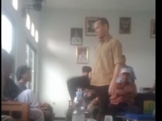 HEBOH! Video Oknum Kades di Cimahi Diduga Aniaya Pencuri: Bukannya Membina, Malah Menganiaya, Warganya Sendiri?