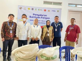 Pemdes Mekarwangi Kecamatan Cikarang barat Bantu Salurkan Bantuan Pangan Pemerintah Tahun 2025