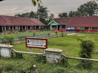 Ironi di Balik Dinding Edukasi, Mengurai Benang Kusut dan Etika Agraria di SDN Karyamakmur 3 Karawang
