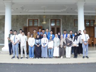 Lepas 10 Pelajar ke Kampung Inggris Pare, Bupati Herdiat Dorong Pelajar Ciamis Kuasai Bahasa Internasional