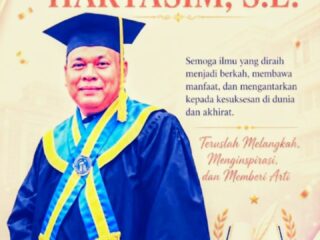 Raih Gelar Sarjana Ekonomi, Kades Karyamakmur Berkomitmen Dorong Pembangunan Desa yang Paripurna