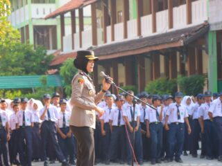Kapolres Kendal Edukasi Siswa MTsN 1 Brangsong soal Bahaya Bullying